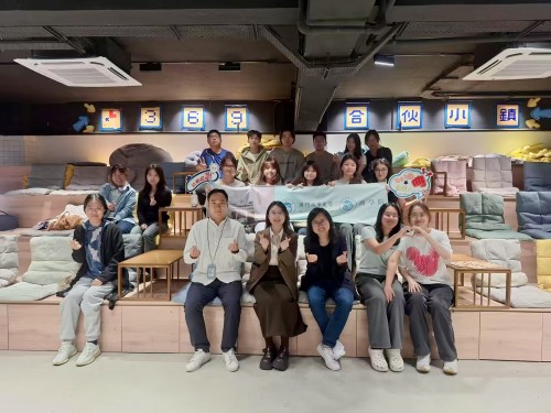 Faculty and IBC Students from the Faculty of Business Visit 369 CoopTown