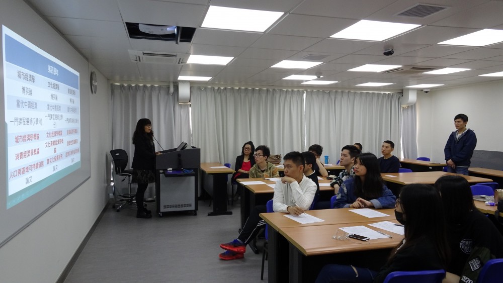 Dr. Lou Shiyan, BAE Programme Coordinator introduces the different specializations to students