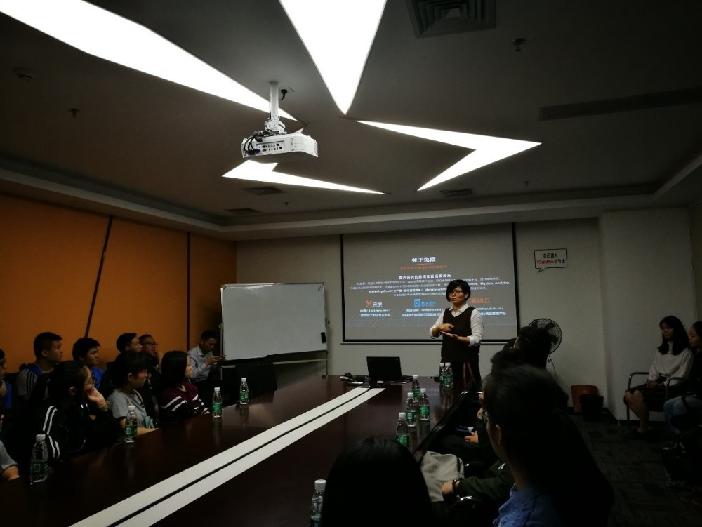 Marketing Director Chen Xuli introduces the development of the company