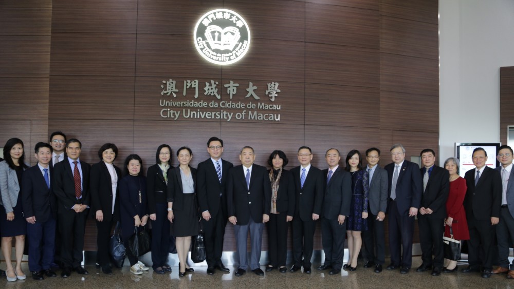 Professor Kong Fanqing, Vice Rector and Dr. Sean (Shuying) Li, Academic Registrar of City U welcomed guests