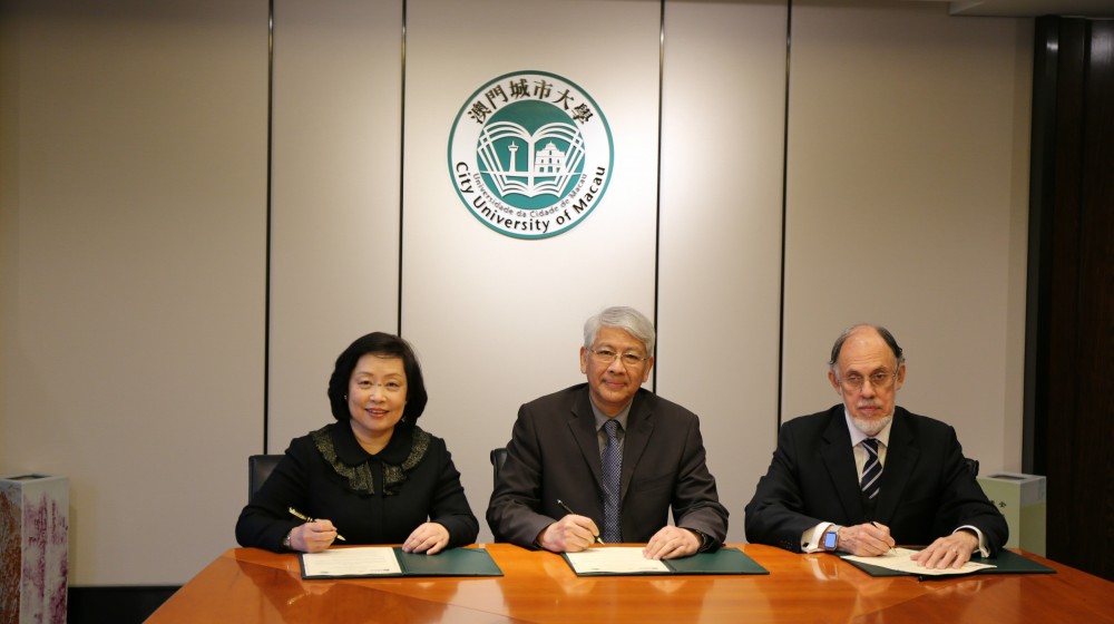 On 11th March., Dr. Teresa So, on behalf of International Association of Registered Financial Consultants Hong Kong and Macau Centre Company Limited, sign the Agreement