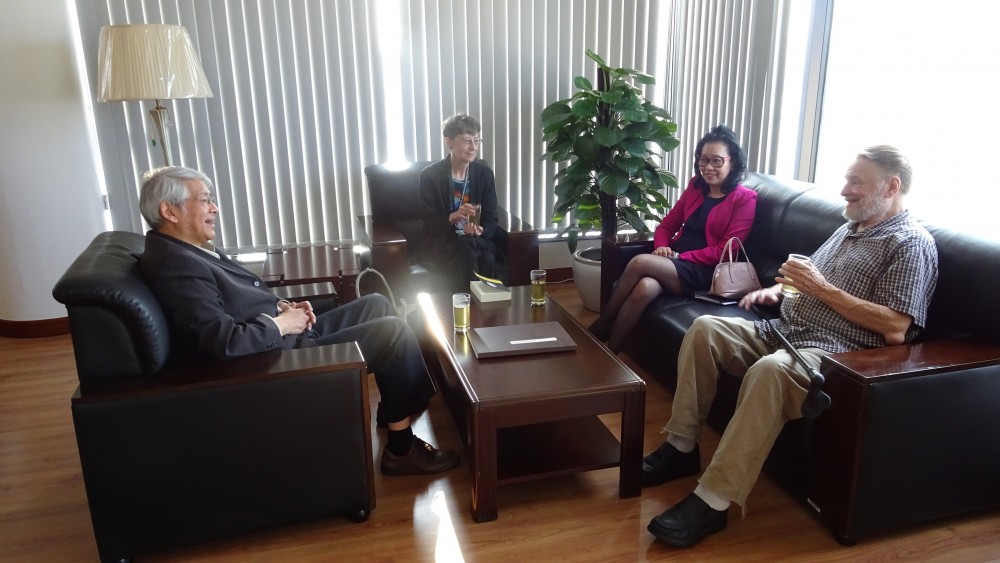 Rector Shu Guang Zhang meets with Prof. Conway