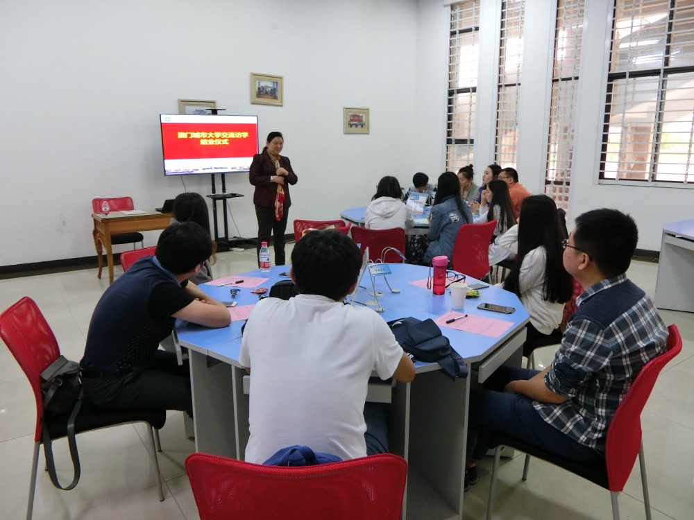 Professor Yang Fang, Director of the Center for Innovation and Entrepreneurship Guidance of CSU, gave a speech at the Closing Ceremony
