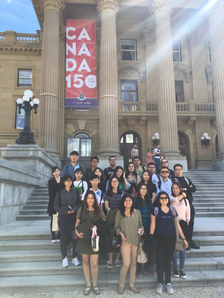 The students visit the legislature