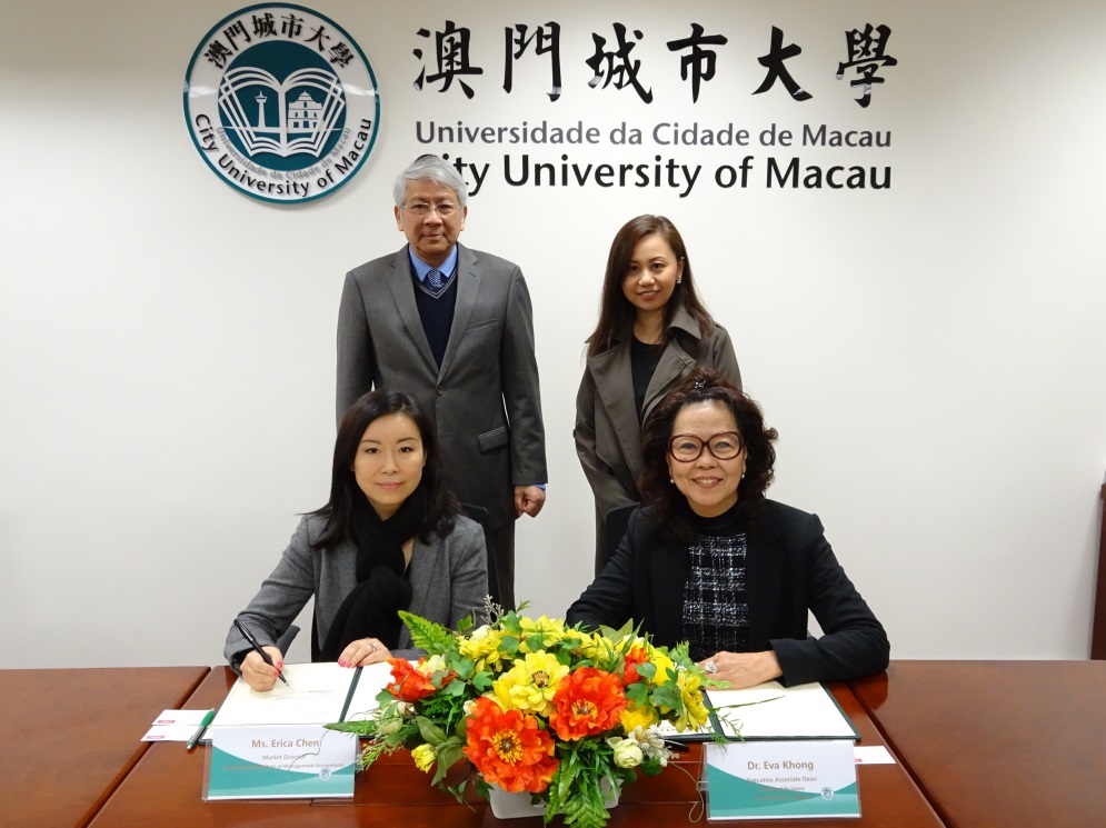 Dr. Eva Khong, Executive Associate Dean of FOB, signed MoU with Ms. Erica Chen, Marketing Director of CIMA Hong Kong.
