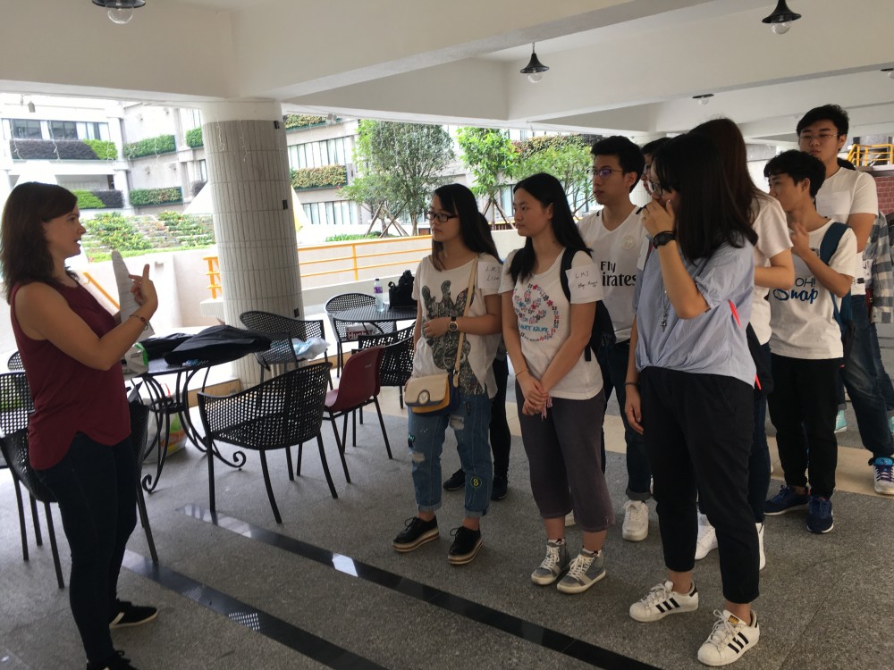 Ms. Susana Pinho explaining rules of the game