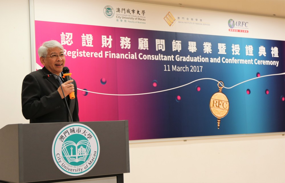 Rector Shu Guang Zhang delivers a welcome speech