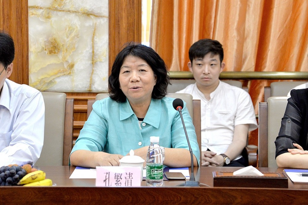 Prof. Kong delivers a speech during the Forum