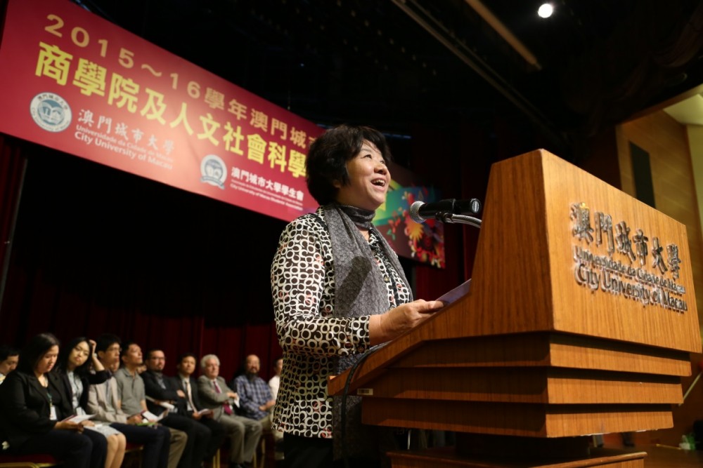 Vice Rector Kong Fan Qing addressed in the orientation