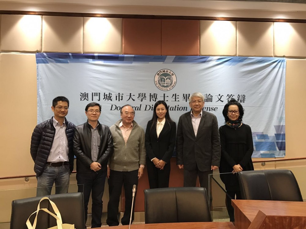 Group photo taken with Mang Lai Iong, the doctoral candidate, Rector Zhang and Oral Defense Committee