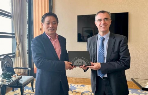 The Dean of Faculty of Business visited the School of Business of Guangdong University of Foreign St...