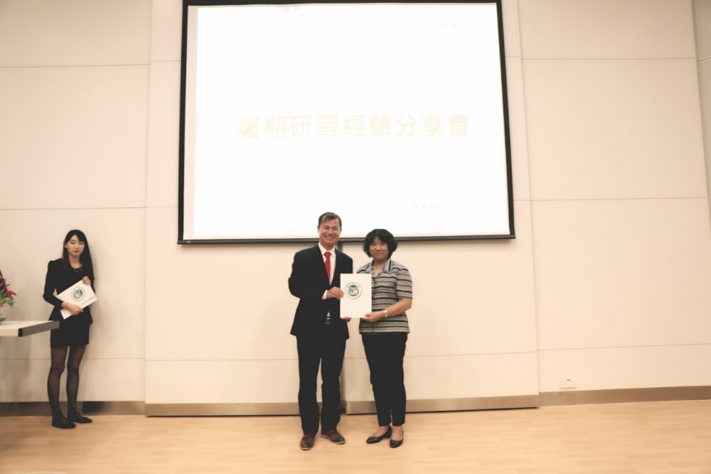Vice Rector Kong Fanqing with the Student
