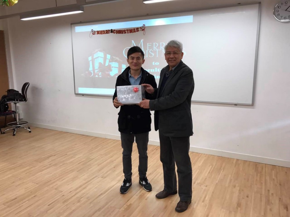 Rector Zhang presented the prize