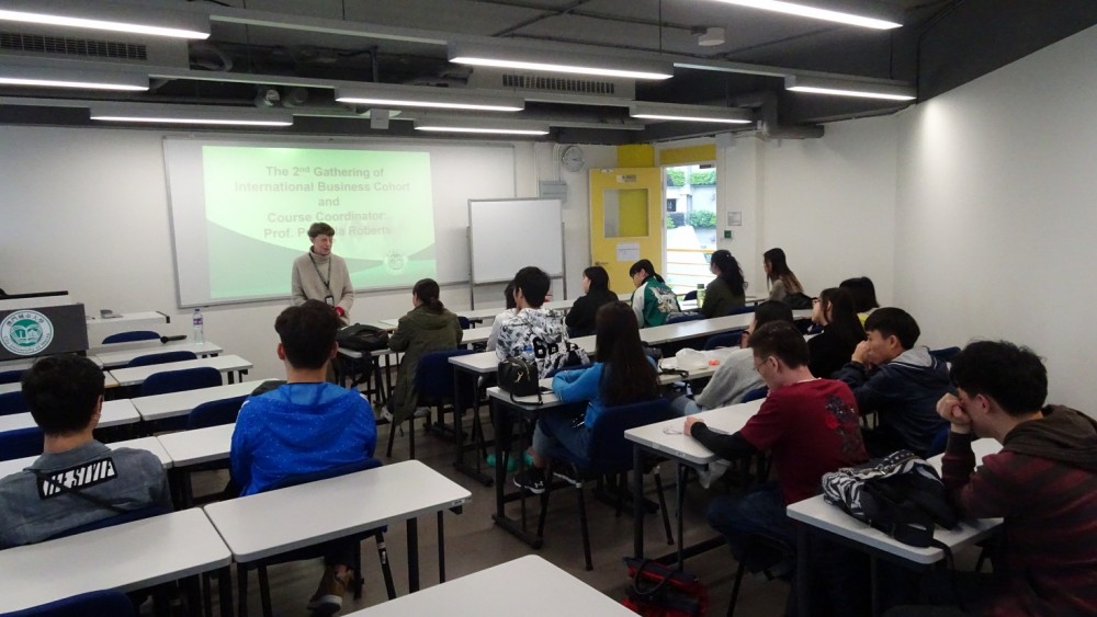 International Business Cohort students report last semester situation to Professor Priscilla Roberts