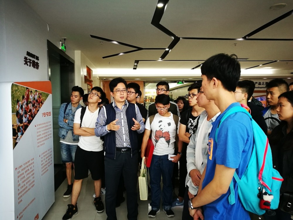 Peng Defang, General Manager of Marketing and Product planning Center, warmly welcomes the professors and students