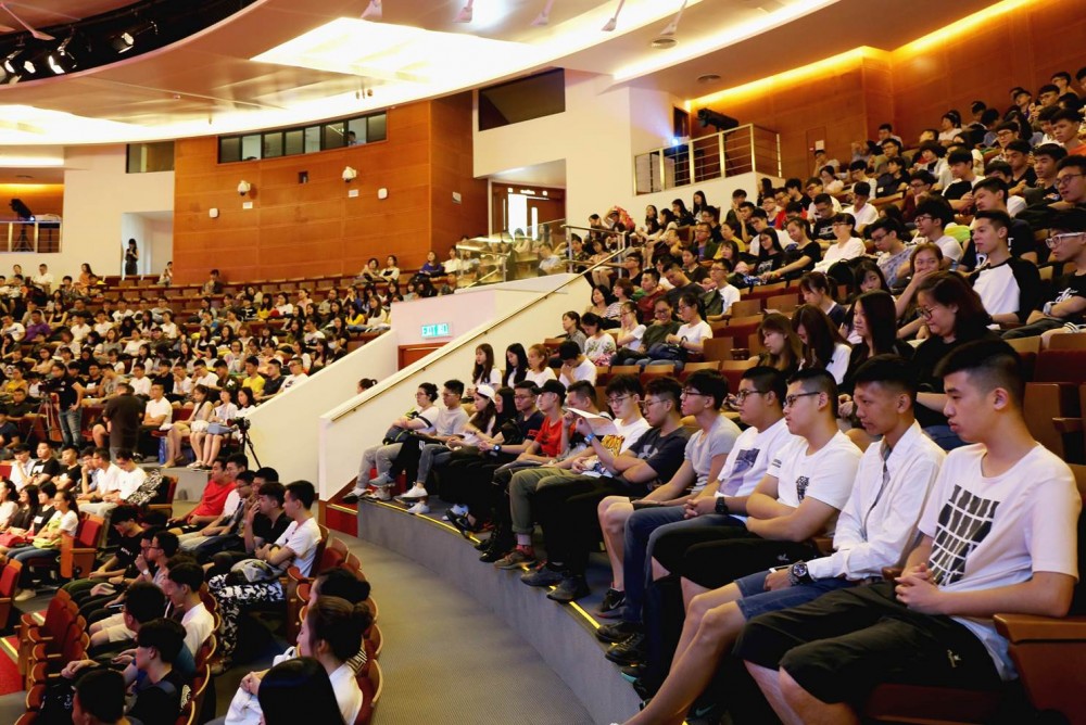 Freshmen attending the New Student Orientation Session