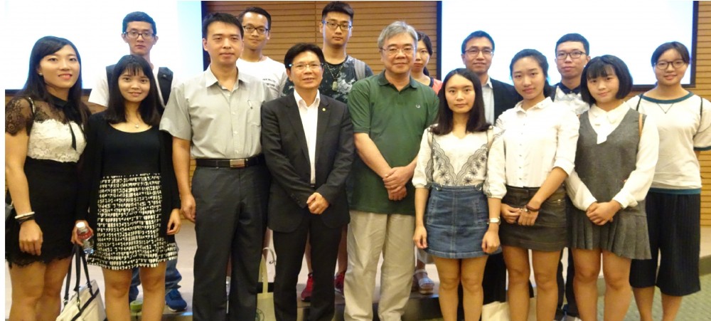 Mr. Ip Sio Kai, Director of Macau Association for Chinese Ecological Development and Promotion, Deputy General Manager of Bank of China (Macao Branch) Meeting with FOB Professors and Students