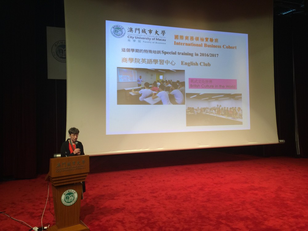 Professor Roberts gives a brief introduction on the International Business Cohort Prgoramme.