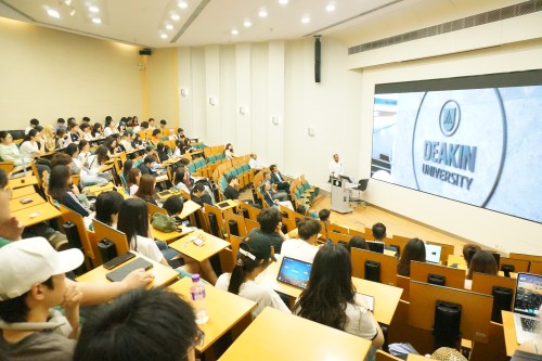 Deakin University Representatives Visit City University of Macau Faculty of Business to Discuss “2+2...