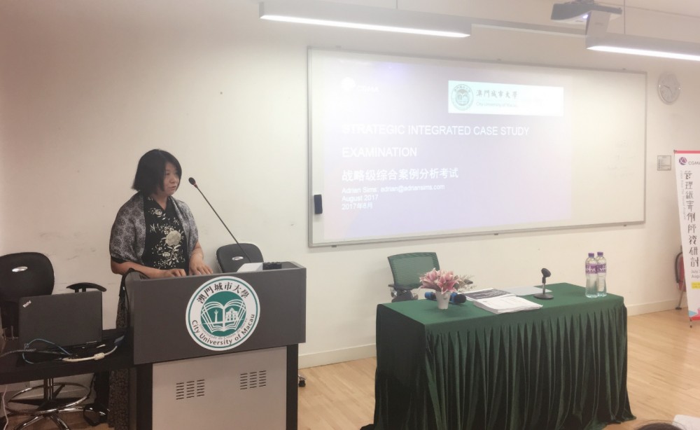 Prof. Kong Fanqing, Vice Rector of City U, as always elegantly dressed, delivers a welcoming speech