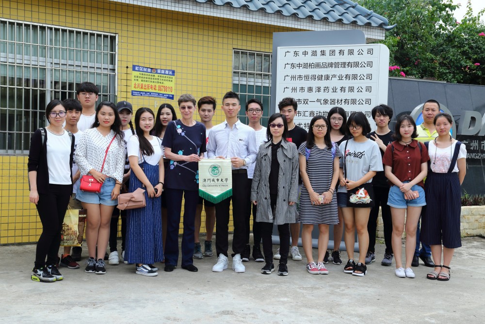 Group photo of the International Business Cohort and the Zhonghao Investment Group Ltd.
