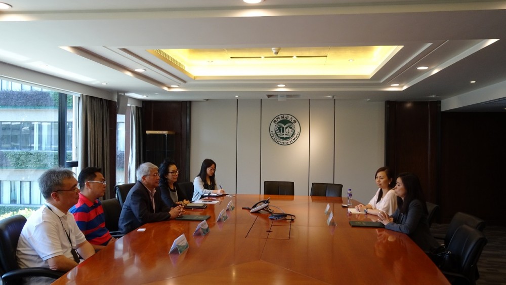 The representatives from CityU and CIMA are discussing the collaboration in the meeting