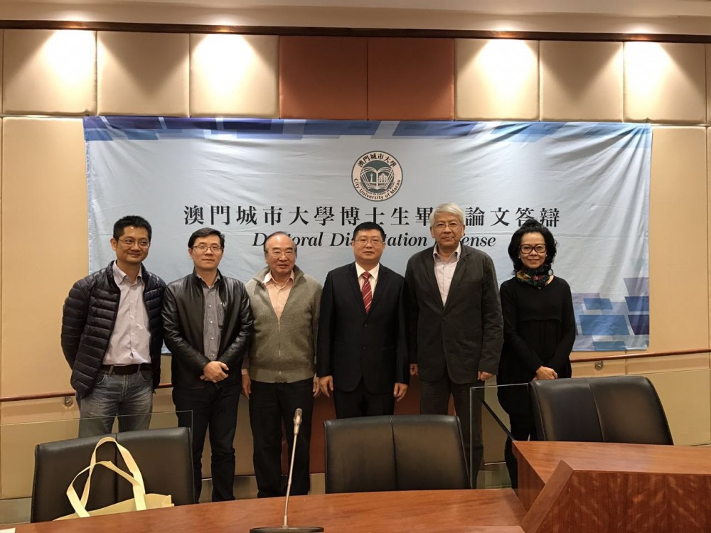 Group photo taken with Dai Guobao, the doctoral candidate, Rector Zhang and Oral Defense Committee