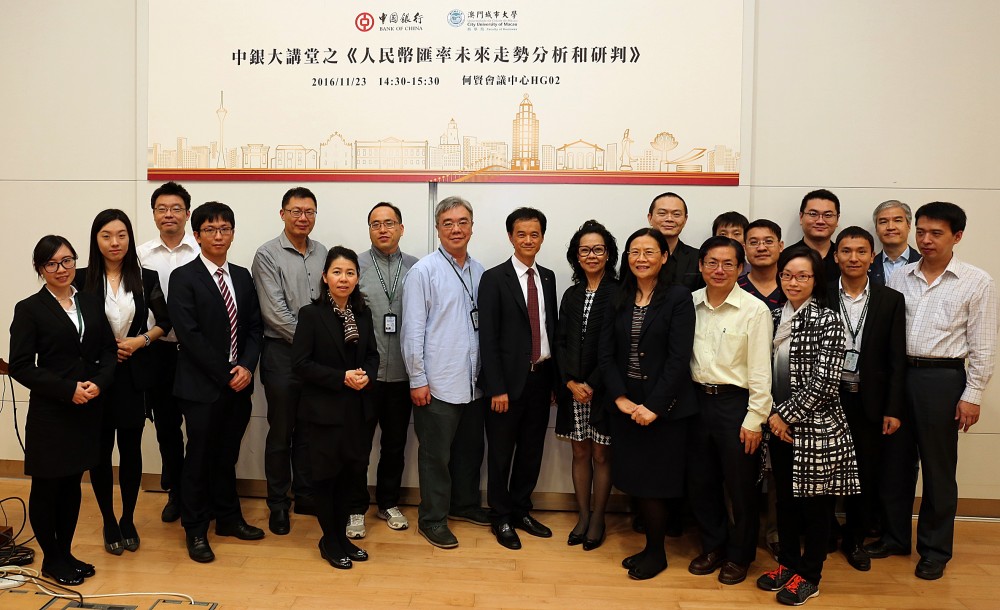 Speaker Mr. Peng Zhige and guests with FOB teachers and staffs