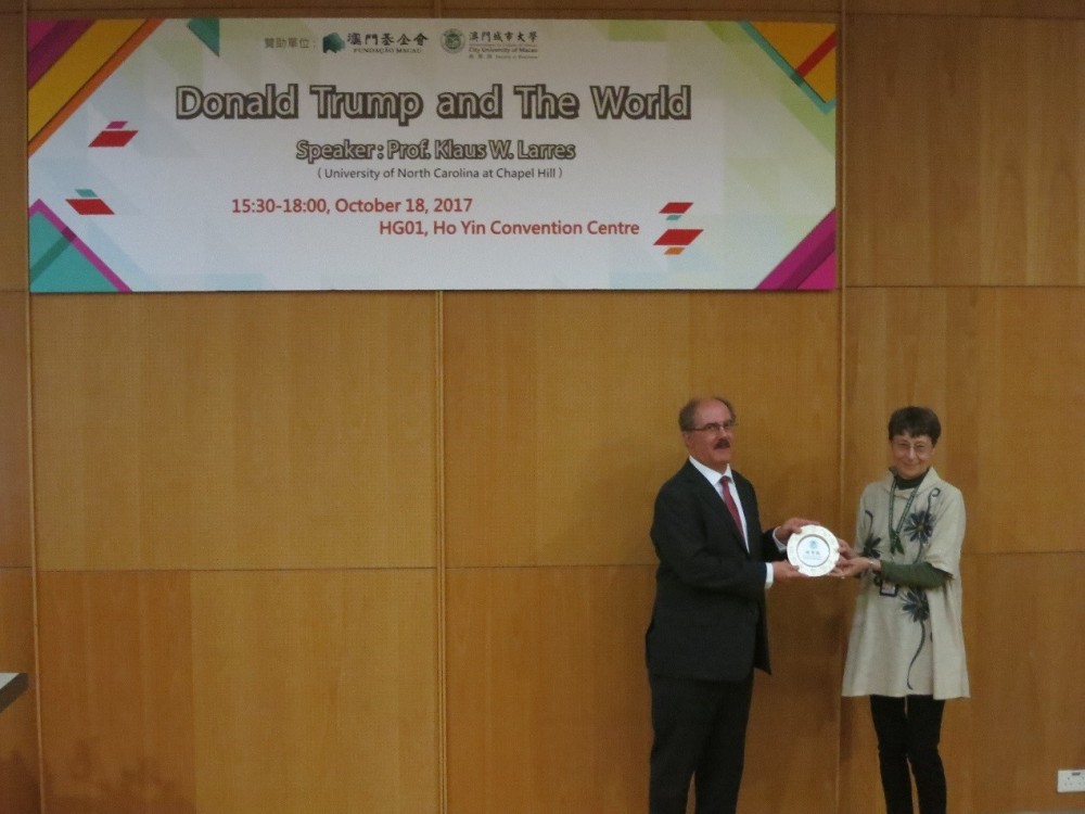 Prof. Priscilla Roberts presenting souvenir for Prof. Larres