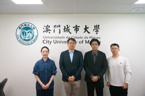 FOB Vice Dean Tian Interviews Three Students from Our College — Winners of Gold, Silver, and Bronze ...