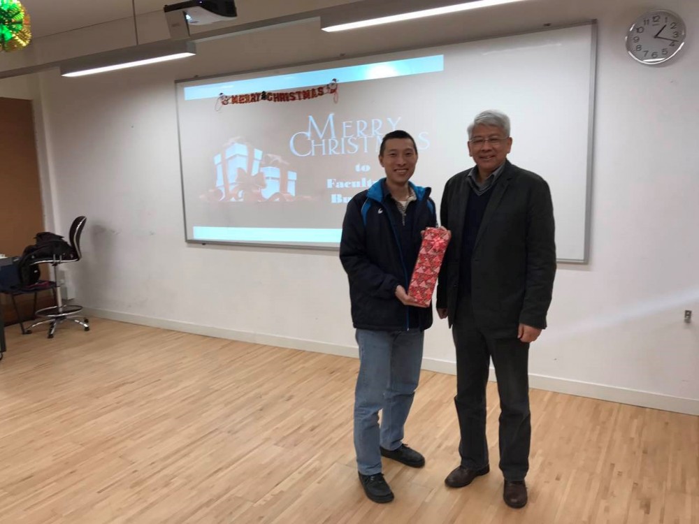 Rector Zhang presented the prize