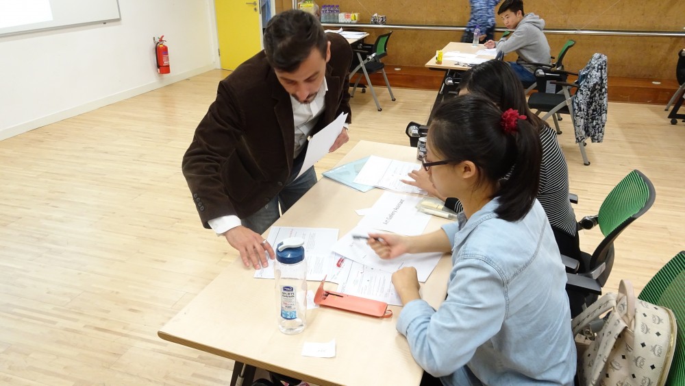 Mr. Pedro Paulo dos Santos discussed with students