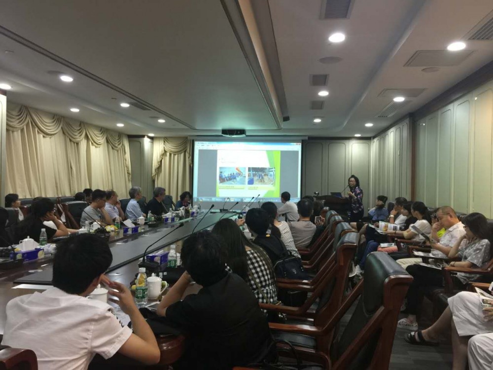 Dr. Eva Khong introduces the International Business Cohort