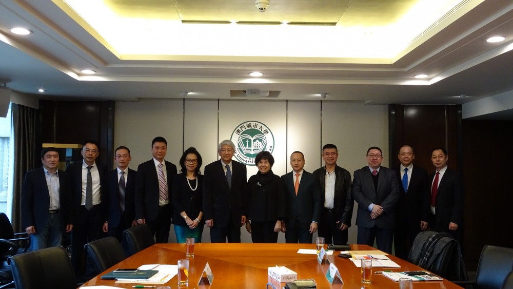A group photo of Rector Shu Guang Zhang, Registrar Sean Li, Dr. Eva Khong, Executive Associate Dean of FOB and Faculty of Business Advisory Board