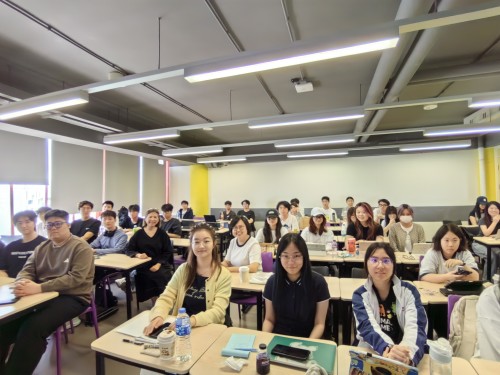 FOB Invites Ms. Echo Chan to Share Industry Insights and Broaden Students’ Business Horizons