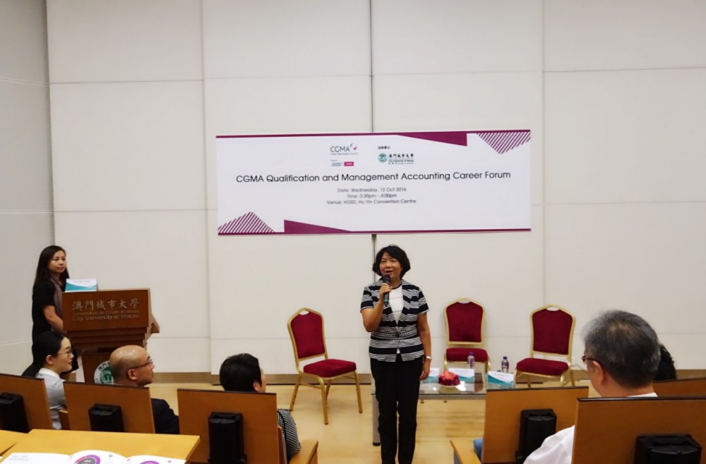 The Vice Rector of CityU, Professor Kong Fanqing delivering the Welcome Speech