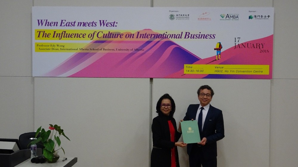 Professor Khong presents certificate of Distinguished Professor to Professor Edy Wong