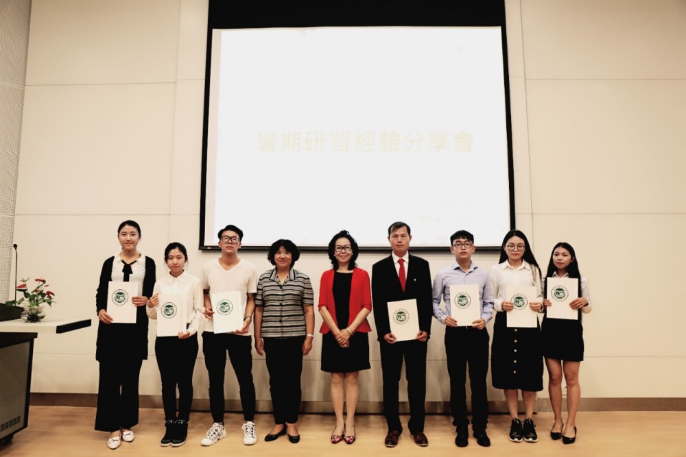 Vice Rector and Dr. Eva Khong with students