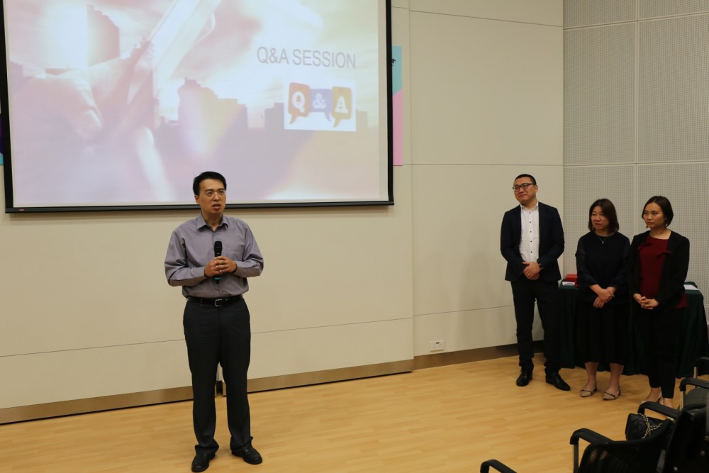 Dr. Wu Zefu sharing his experience of taking the exam