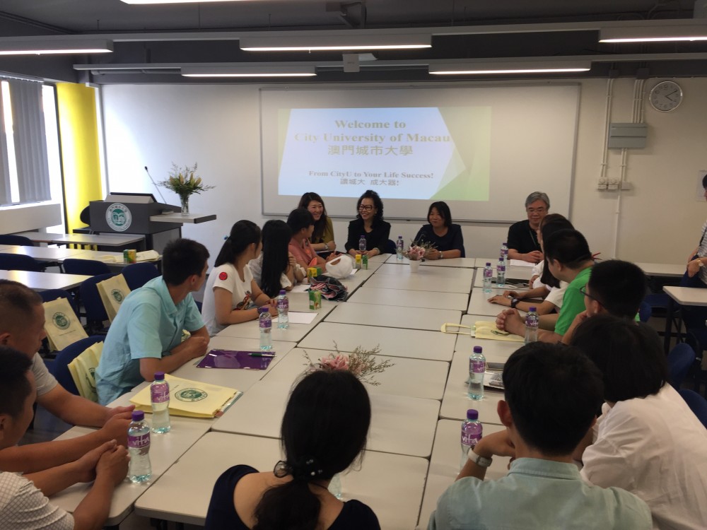 City U leader and teachers meet with new students and parents