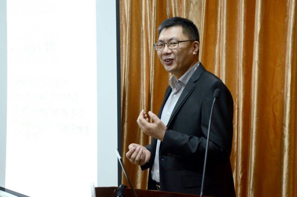 Dr. Peng Chao, Assistant Professor of Faculty of Business presenting a talk.