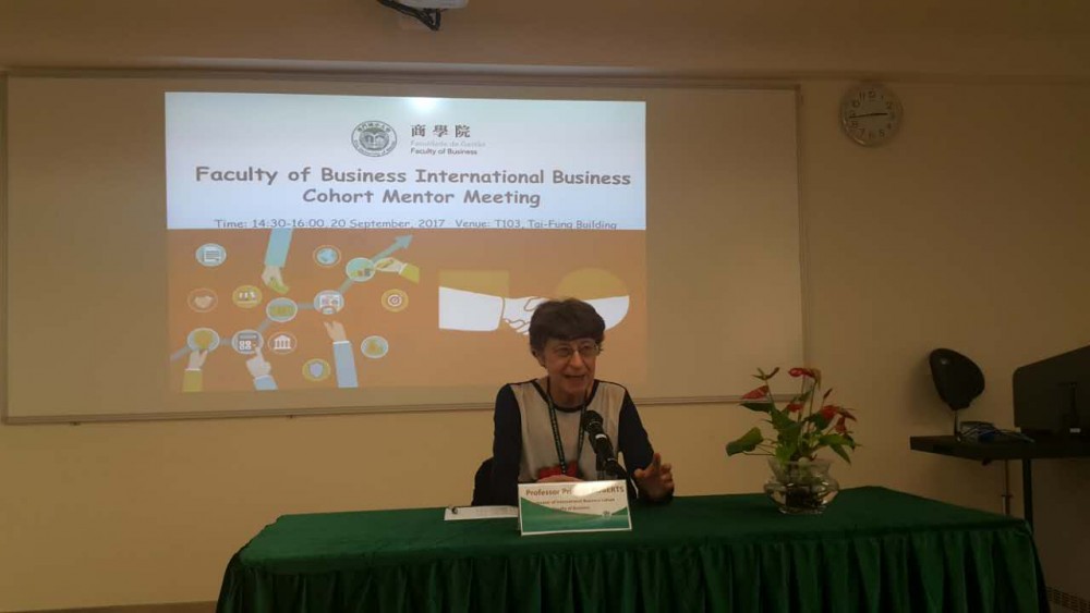 Professor Roberts introduces the International Business Cohort.