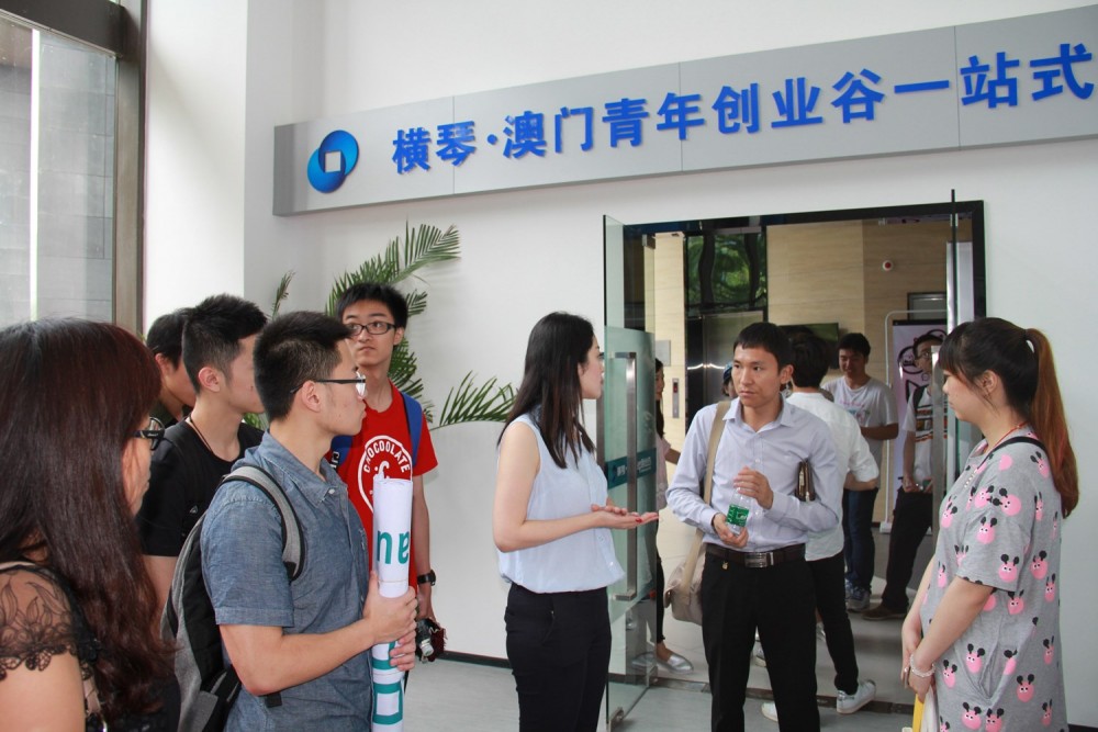Ms. Jiang Xin presented an introduction of Innovalley HQ to Dr. Lin Deqin and students of BAE program.
