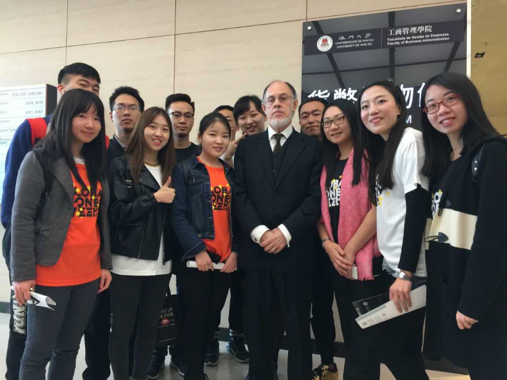 A group photo of Mr. António José Félix Pontes and FOB students