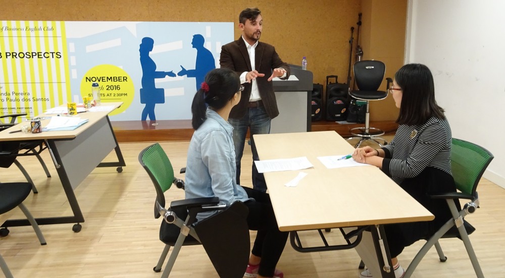 Mr. Pedro Paulo dos Santos commented on students’ mock interview