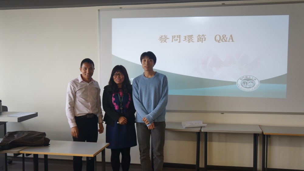 Dr. Lou Shiyan, Associate Professor and Coordinator of BAE Program; Dr. Lin Deqin, Senior Lecturer; and Dr. Kris Li, Senior Lecturer, introduced the three specializations.