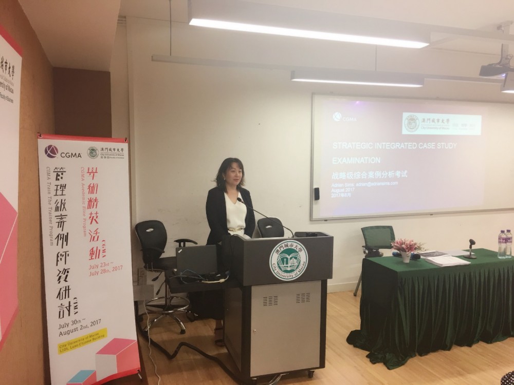 Ms. Li Ying, President of the Association of International Certified Professional Accountants of North Asia, speaks to the meeting 