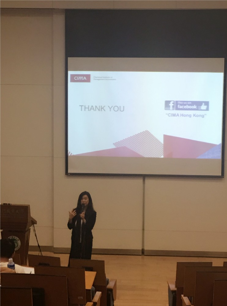 Ms. Erica Chen responding to students’ queries